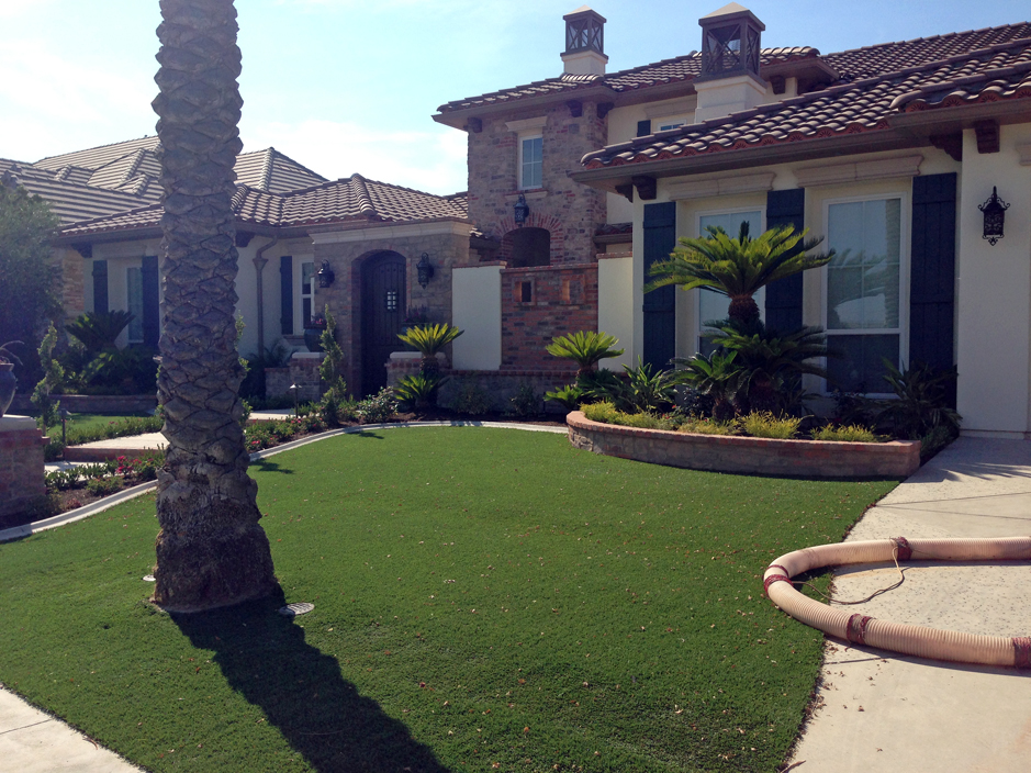 Artificial Grass: Synthetic Turf Supplier Coldspring, Texas Landscaping, Front Yard