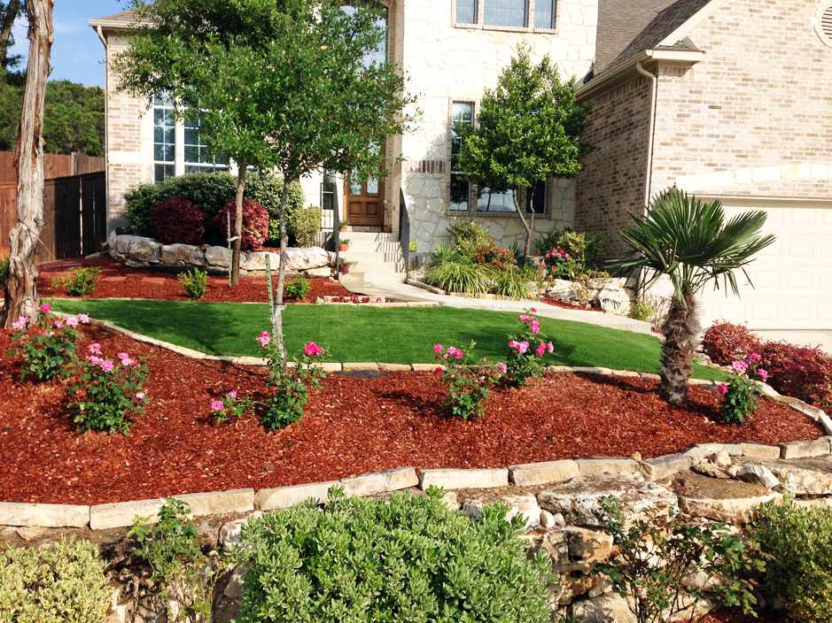 Front yard Landscaping ideas grass and mulch